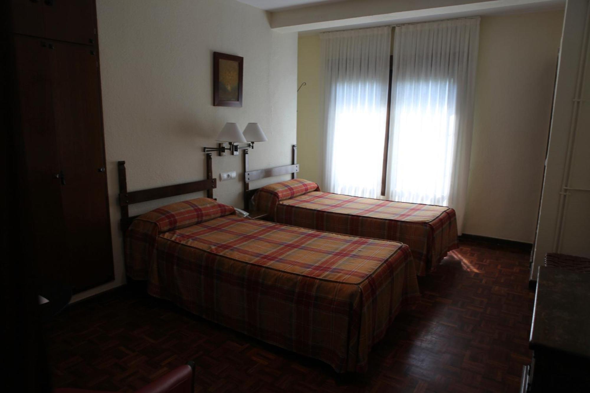 Double or Twin Room Spa Access,692638011:JPEG